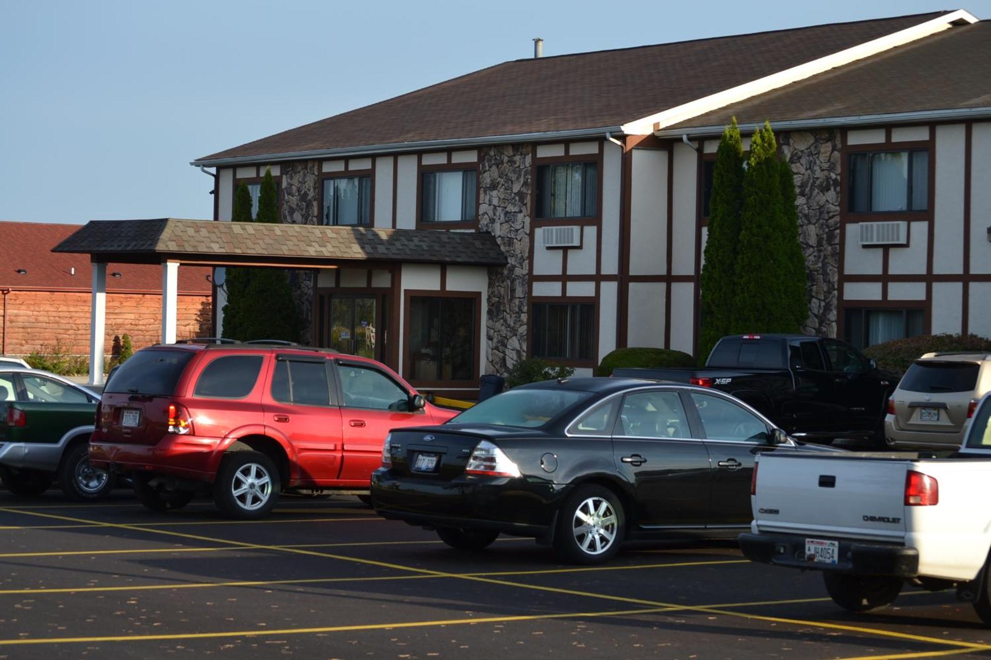 Sky Lodge Inn & Suites - Delavan Exterior foto