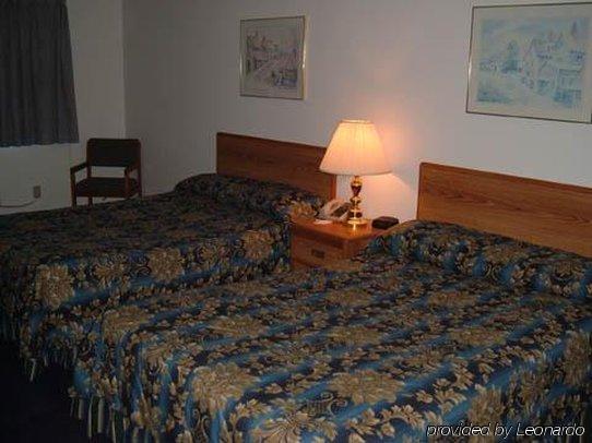 Sky Lodge Inn & Suites - Delavan Quarto foto