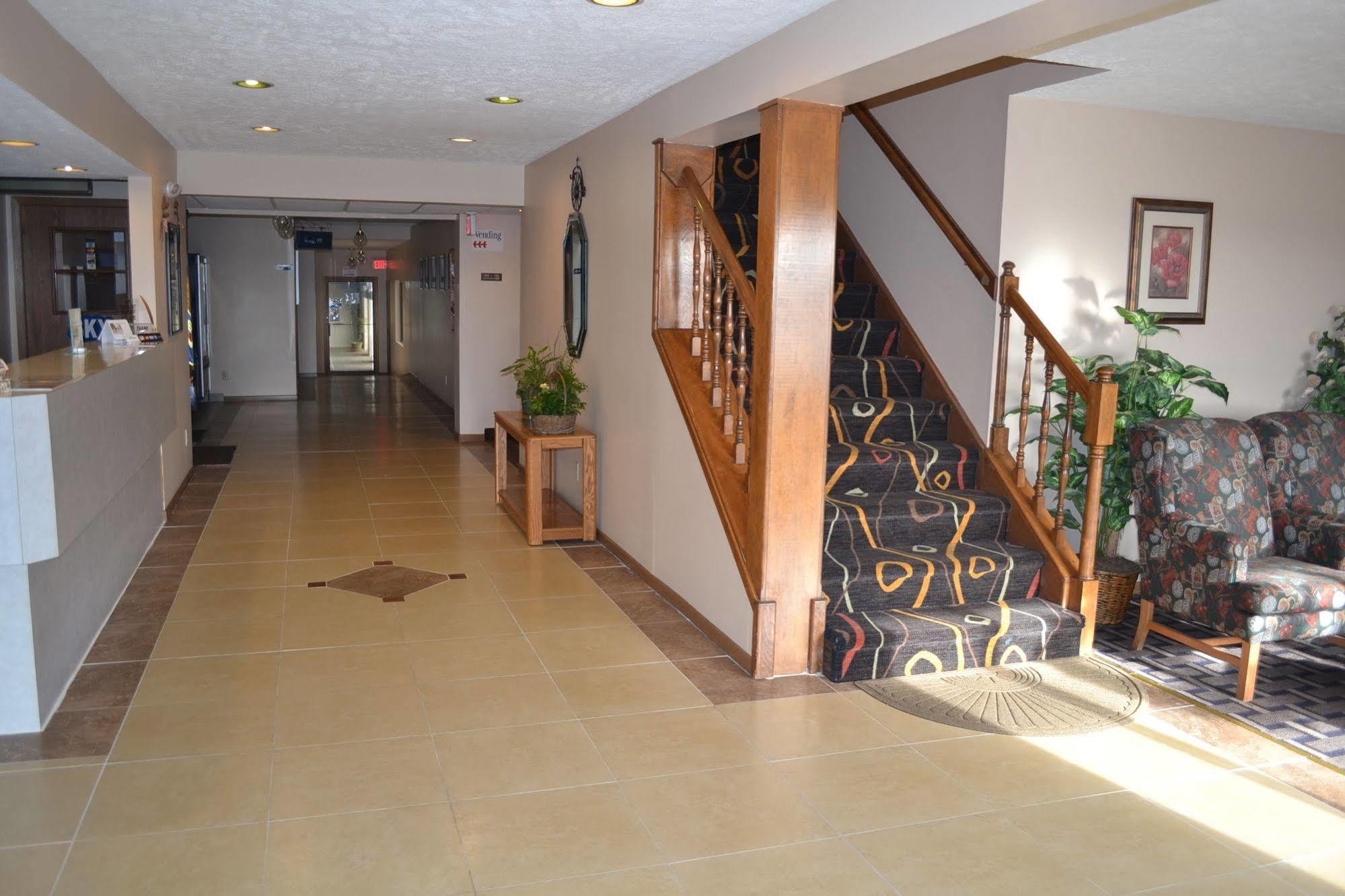Sky Lodge Inn & Suites - Delavan Exterior foto